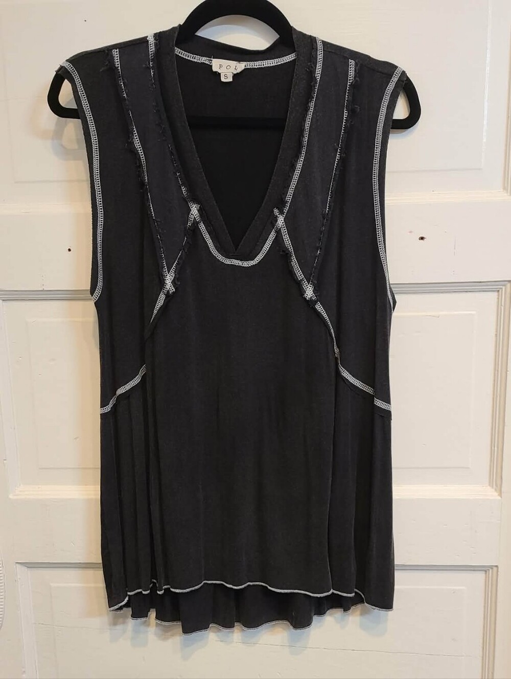 Pol Black V-Neck Sleeveless Tank with Frayed And Contrast Stitching Size Small